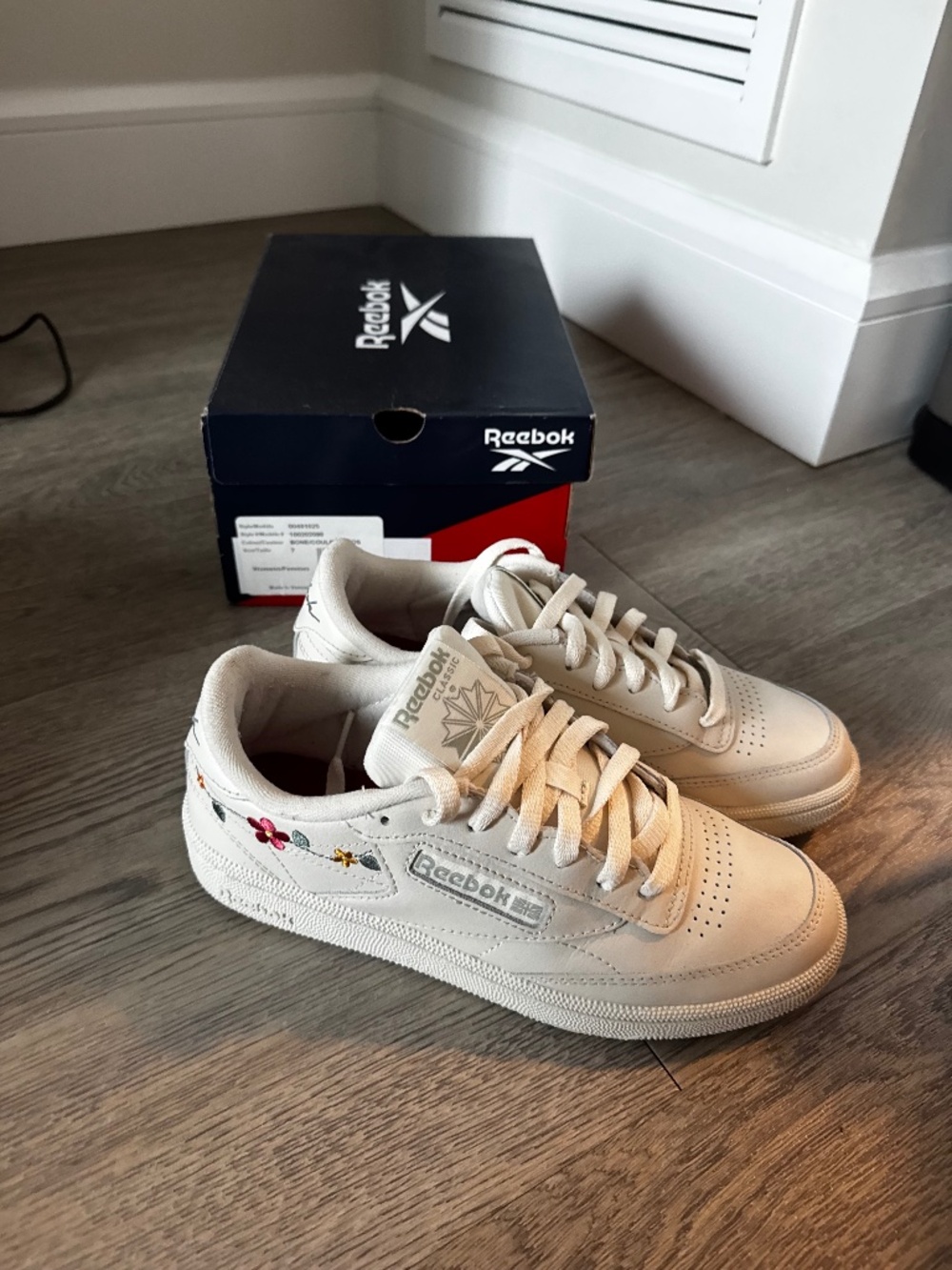 Reebok Daisy Embroidered Classic Sneakers